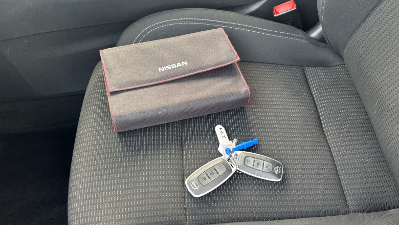 Nissan Qashqai 1.3 DiG-T MH Acenta Premium 5dr Petrol Hatchback